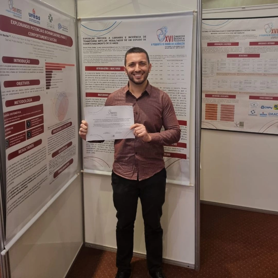 Daniel Baldez durante premiação em psiquiatria clínica